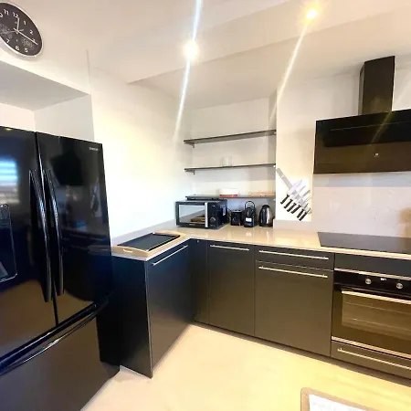 Penthouse De Standing Avec Jacuzzi * 圣马克西姆